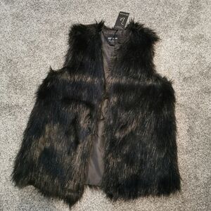 NWT Escalier black furry vest size 8